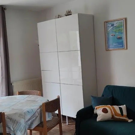 Grand Studio Avec Wifi 4 Personnes De 40 M2 A 8mn A Pied De La Plage *